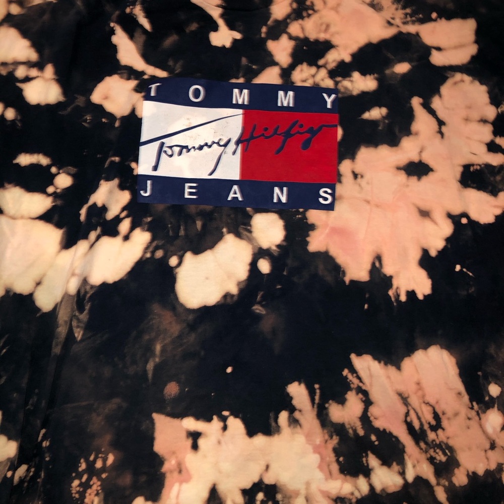 Tommy Hilfiger Vintage Classic Logo Bleached Tee - Picture 2 of 5